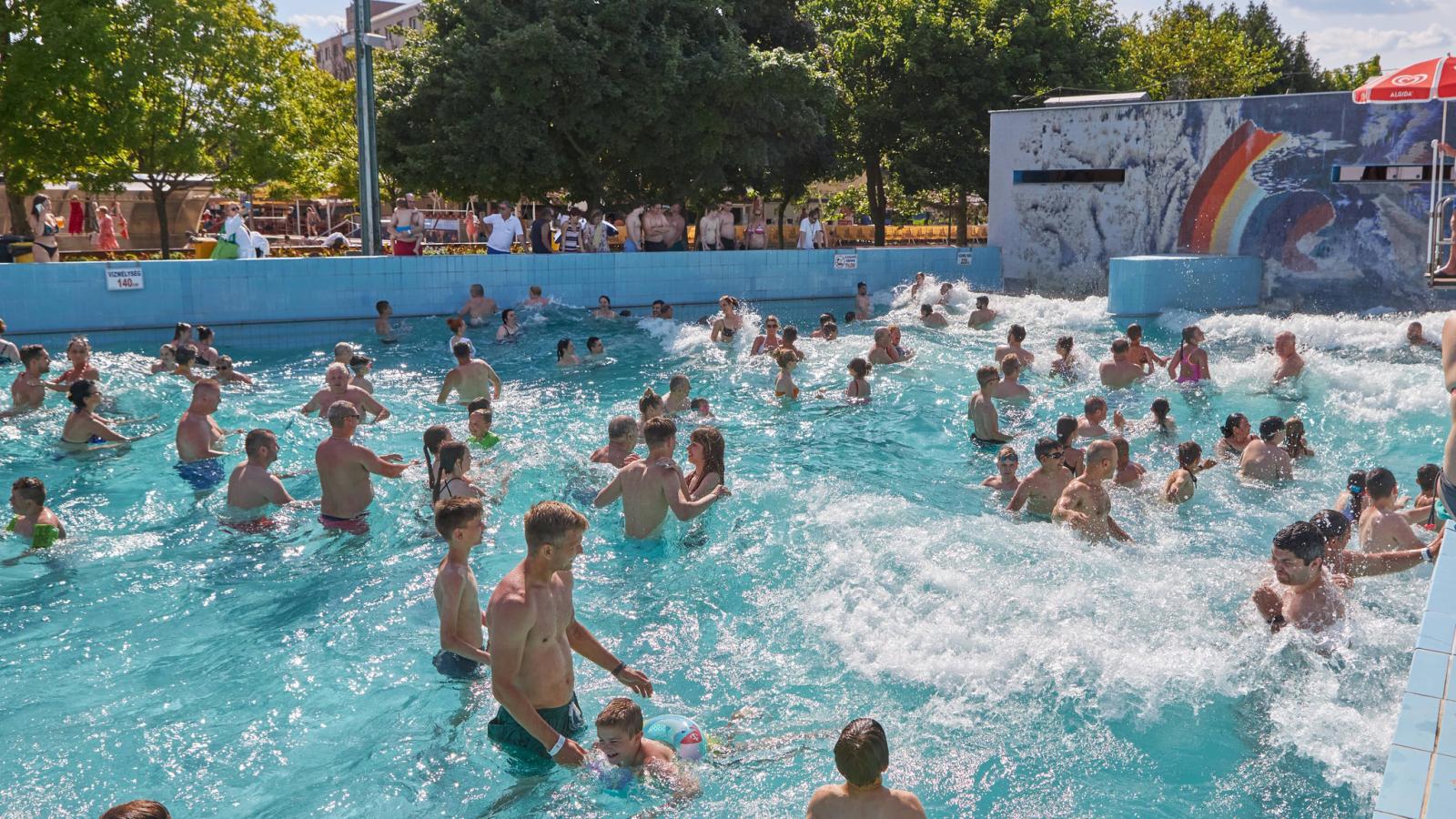 A főként a turizmusból élő városban úgy vélik, ha híre megy, hogy sok itt a vendégmunkás, távol maradnak a jól fizető vendégek