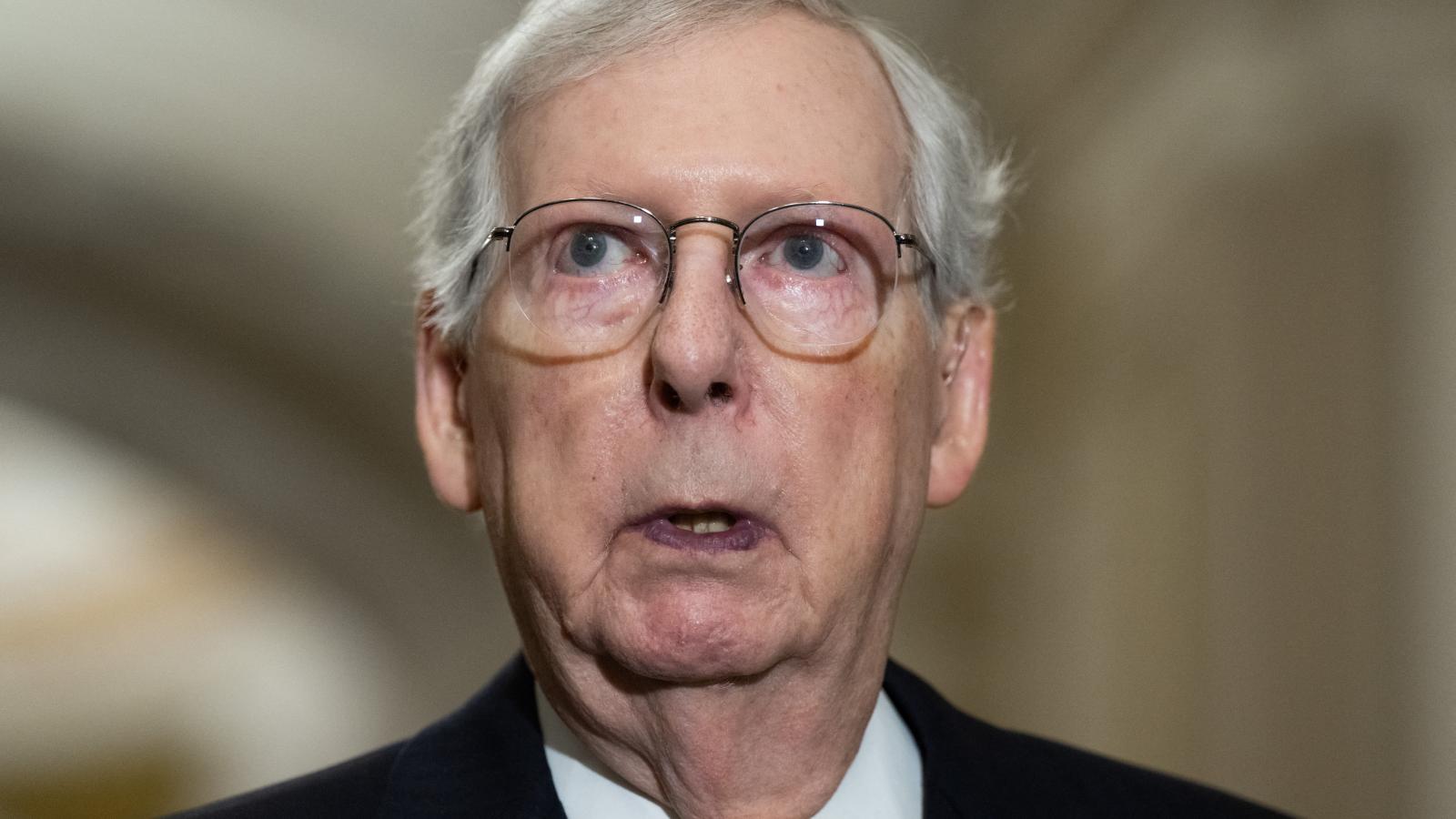 Mondat közepén fagyott le a 81 éves Mitch McConnell, a szenátus republikánus frakciójának vezetője egy múlt szerdai sajtótájékoztatón.