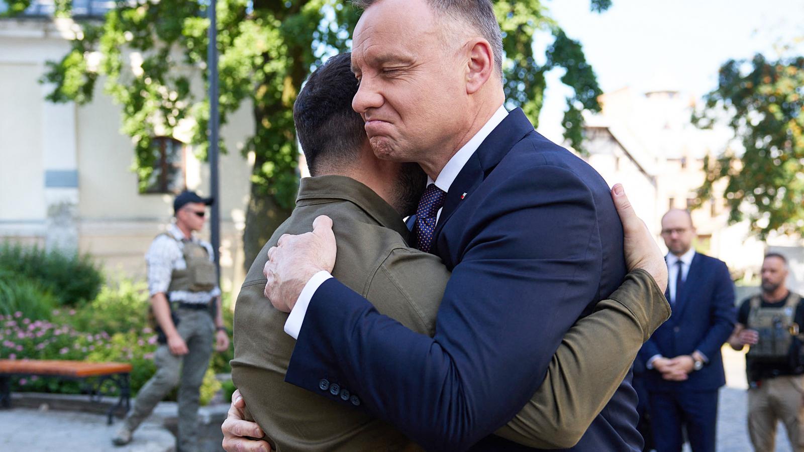 A PiS politikájának változása után a nagy kérdés az, meddig tart még Andrzej Duda elnök és Volodimir Zelenszkij barátsága