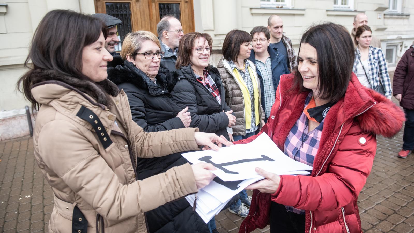 Az NPK elnöke a győri Révai Miklós Gimnázium igazgatója is. Az intézményben februárban tüntettek az oktatás állapota miatt