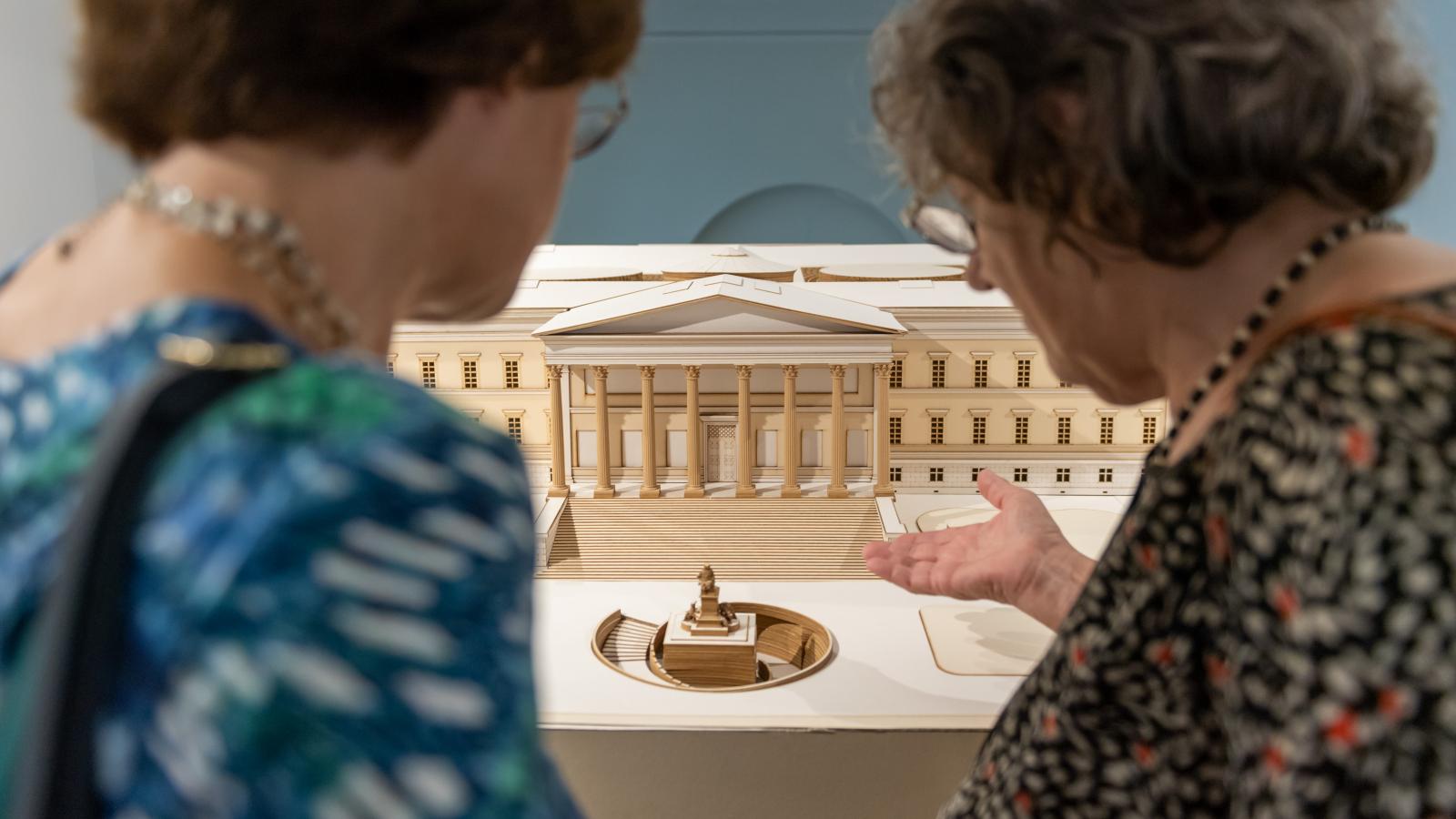 Pollack Mihály zsenijét számos épület hirdeti, köztük fő műve, a Magyar Nemzeti Múzeum