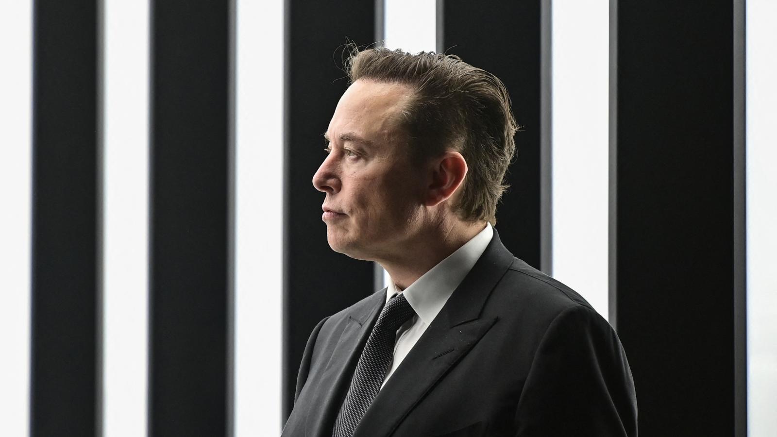 Musk a Twitter felvásárlása óta megosztó figurává vált; a szélsőjobboldal ünnepli, ám sokan mások kiábrándultak belőle