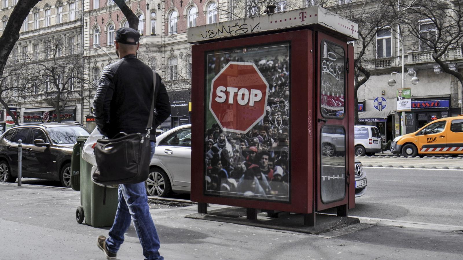 Budapesti látkép. Egy korábbi kormányzati kampány lenyomata