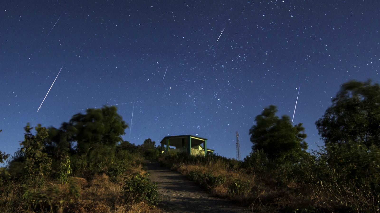 Óránként akár 120 hullócsillagot is meg lehet számolni a Geminidák meteorraj érkezésével