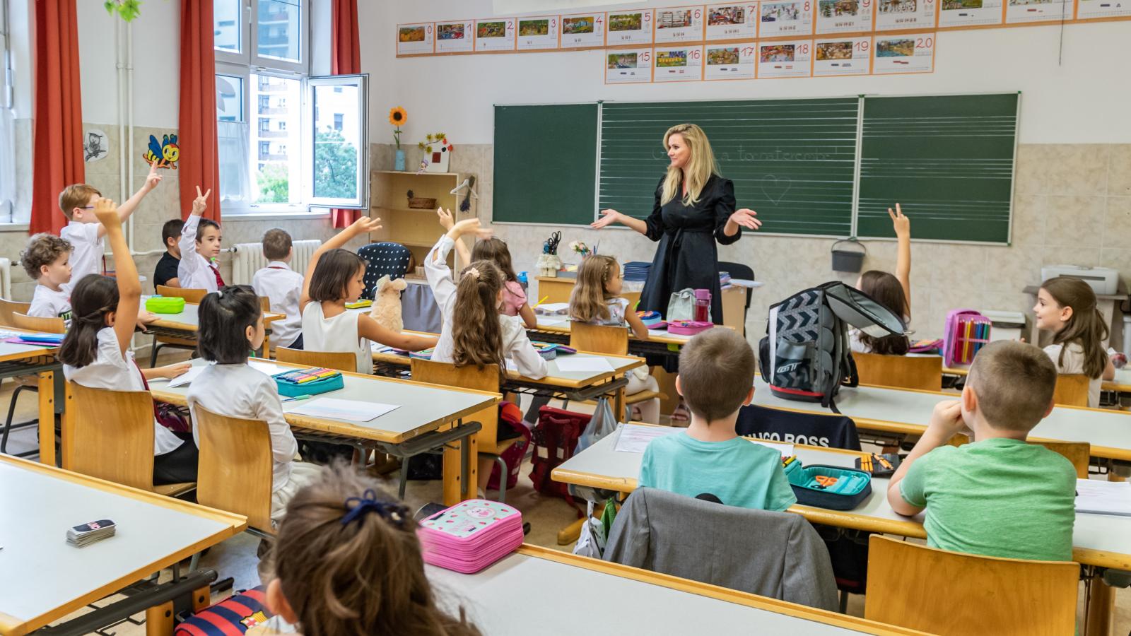 A közoktatásban biztos az emelés, de a szakképzésről elfelejtkeztek