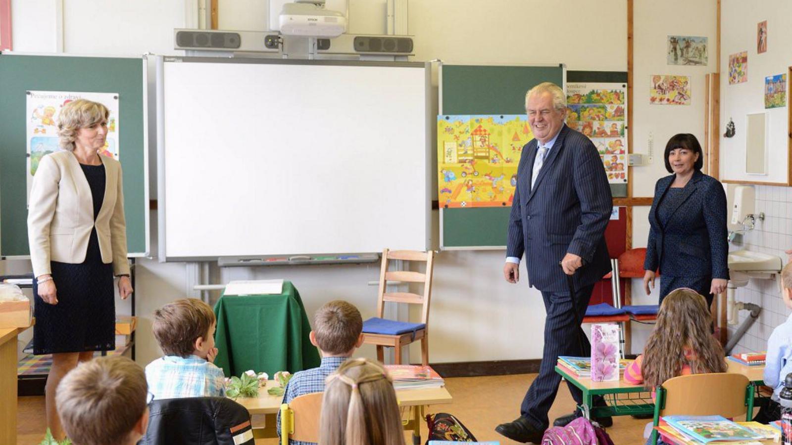 Gyerekek hallgathatják Milos Zeman bölcselmeit FORRÁS: FACEBOOK