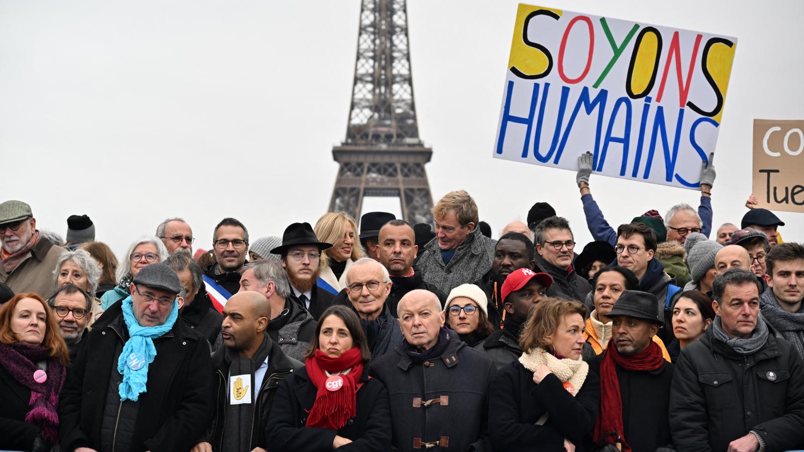 Párizs csak egyike volt annak a 160 francia városnak, ahol tiltakozásokat tartottak