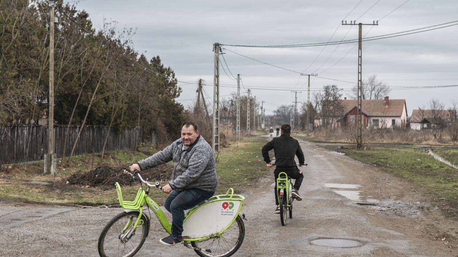 Ez nem az a könnyen dűlős, könnyen tekerhetős fajta, erő kell a hajtáshoz, a megtartásához