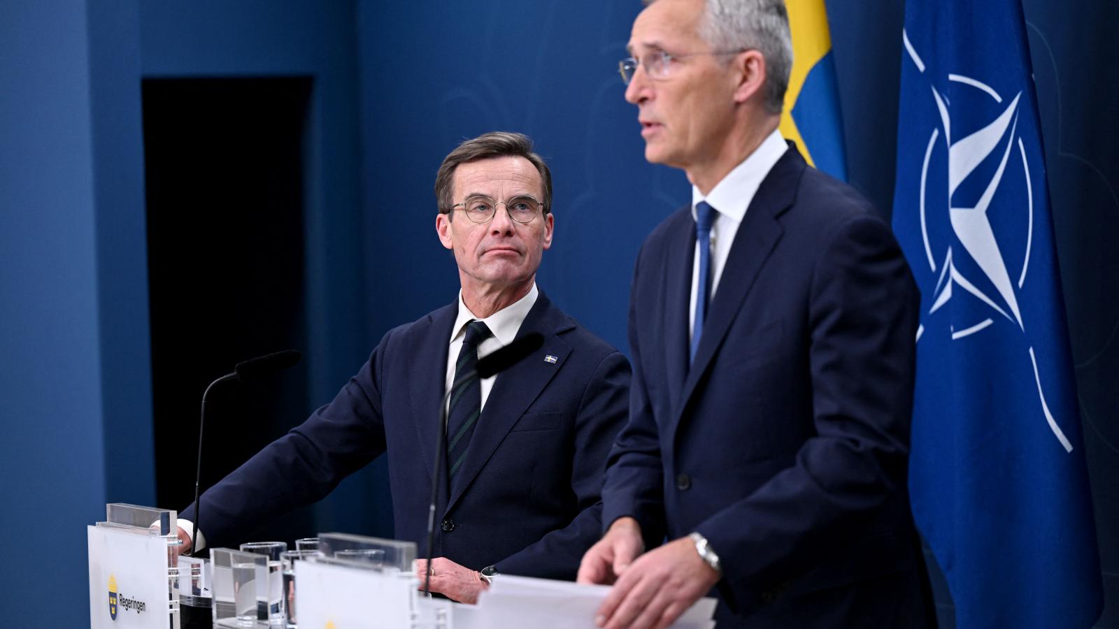 Ulf Kristersson svéd miniszterelnök és Jens Stoltenberg, a NATO főtitkára