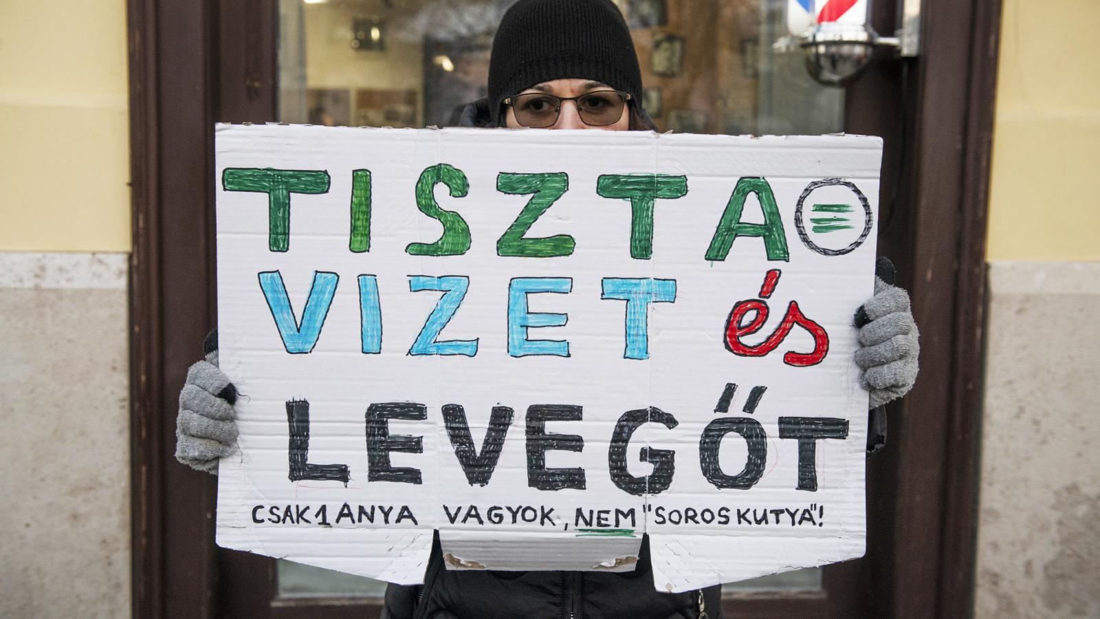 Tiltakozás Debrecenben. Nem hatotta meg őket a fideszes városvezetés zöldpolitikája