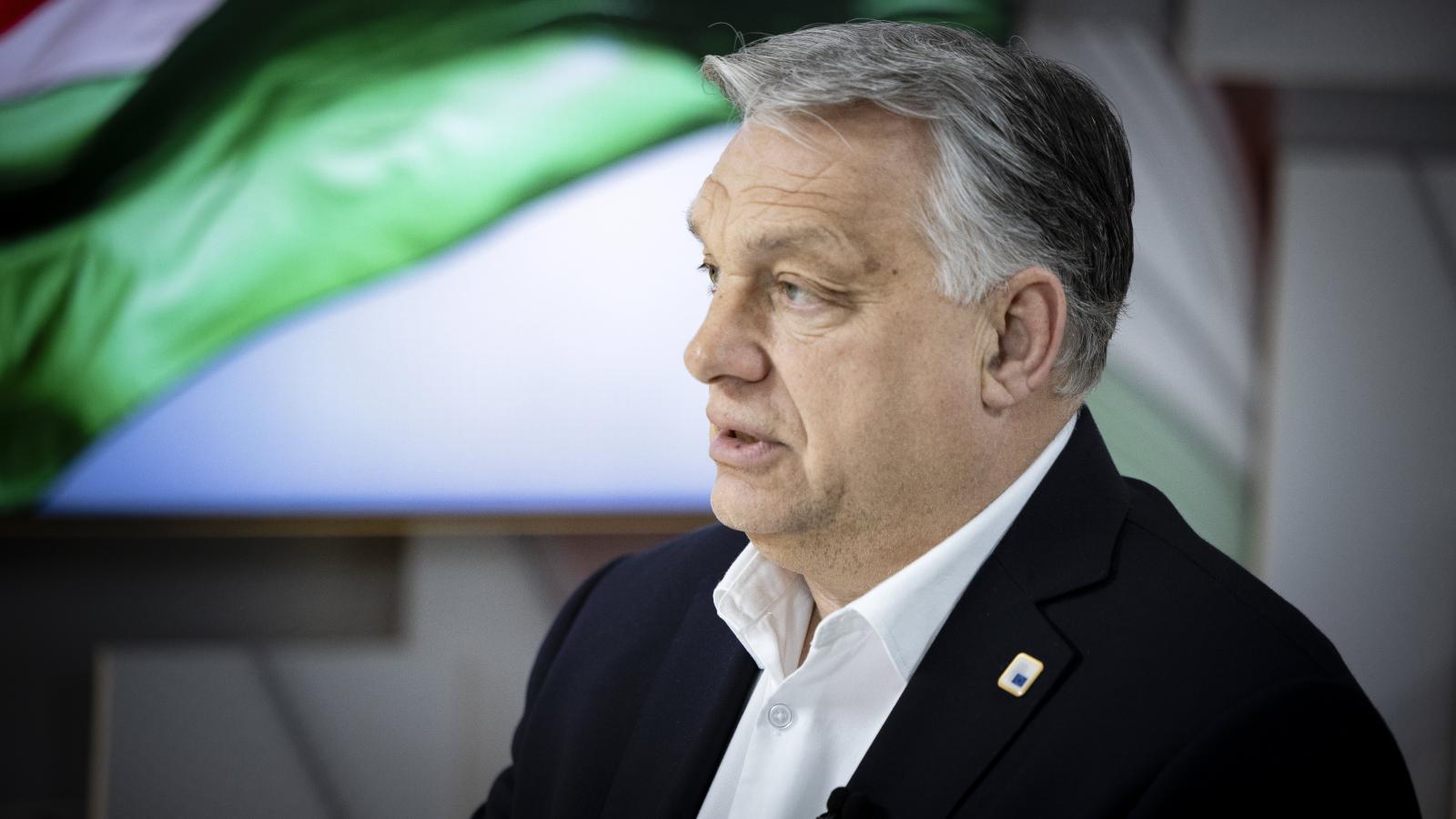 Orbán Viktor miniszterelnök interjút ad a Kossuth rádió műsorának a brüsszeli Közmédia Központban