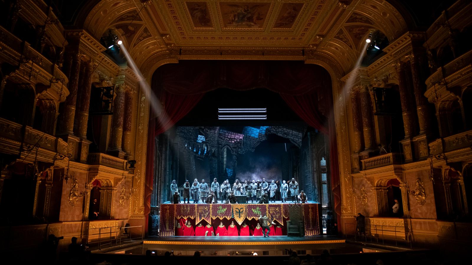 A Hunyadi László című opera az eredeti díszletben; péntek este ezt nem láthatták a nézők