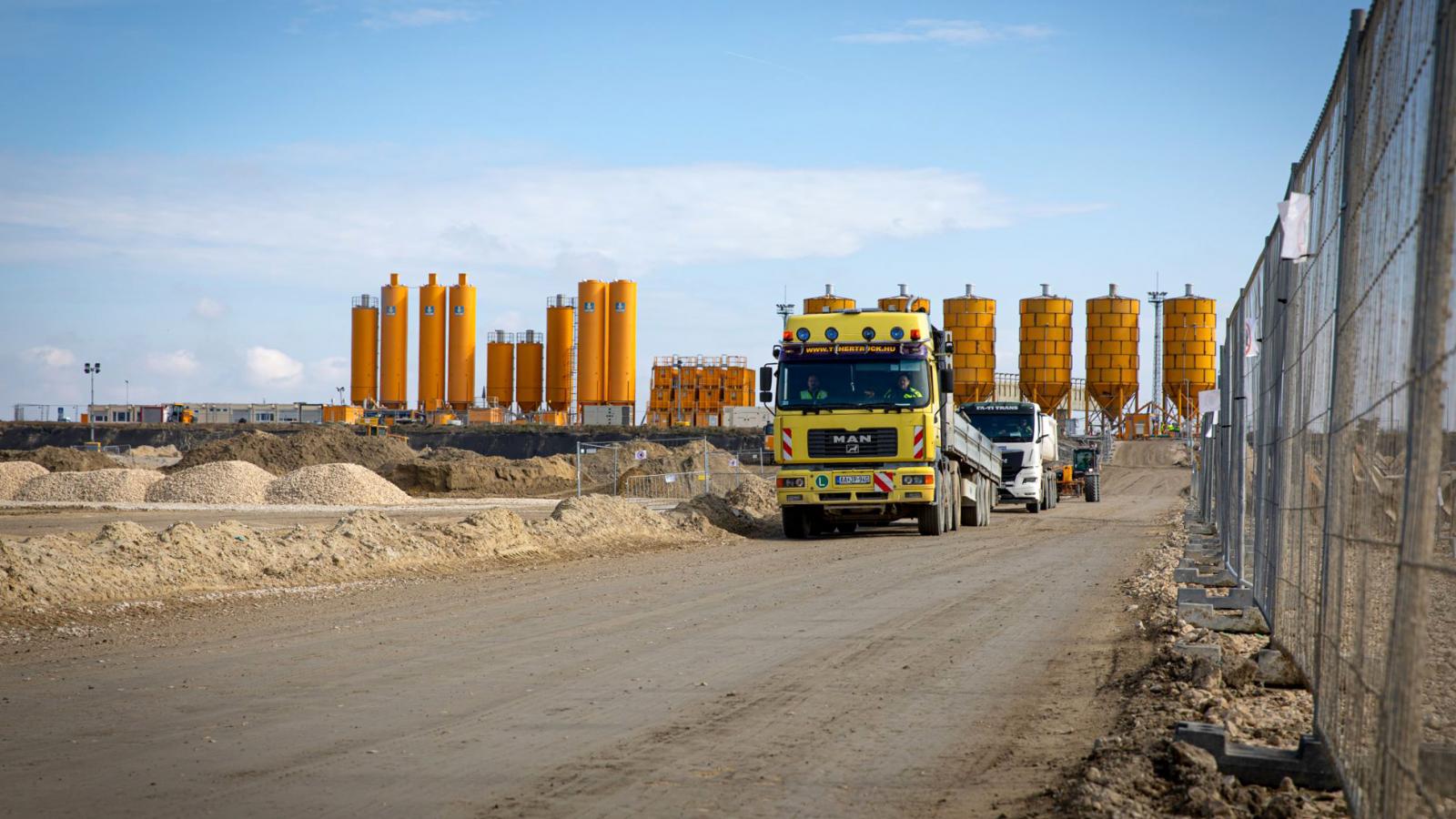 A zöldek kevés esélyt látnak az évi százmilliárdokat felemésztő atomerőmű átadására