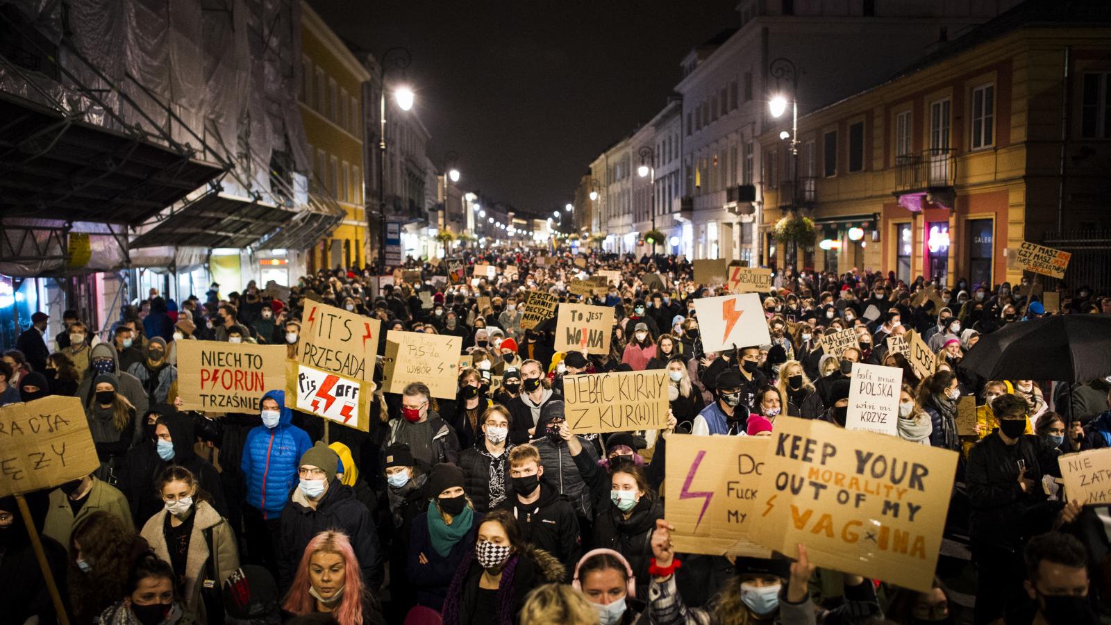 A 2020-as évek elején hónapokon át tiltakoztak az abortusztörvény szigorítása ellen