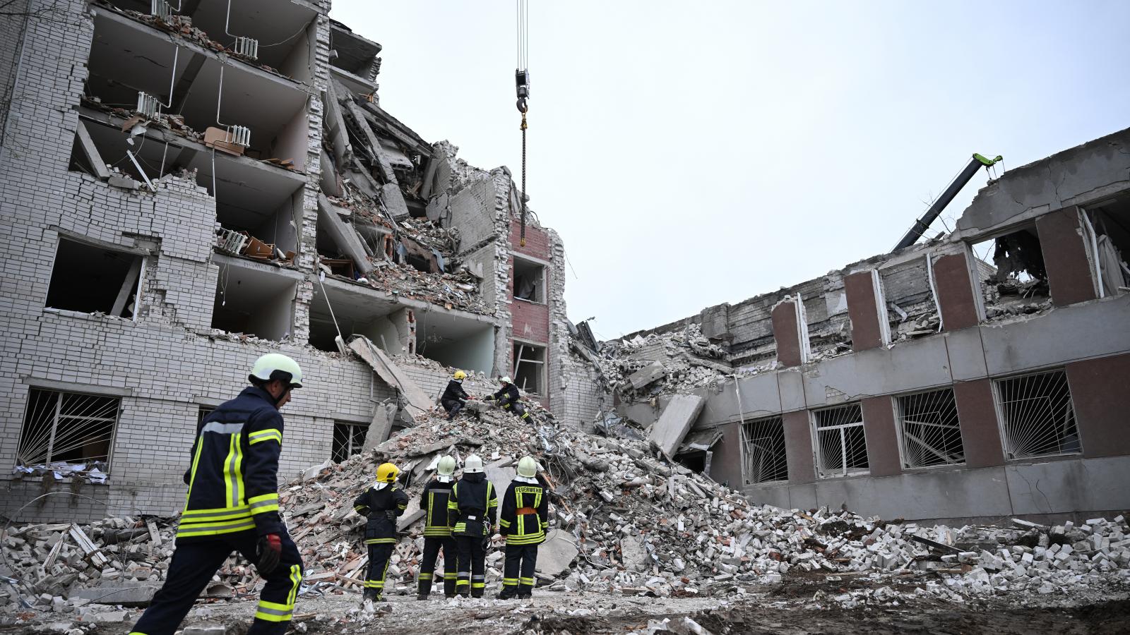 Az orosz rakétatámadásban megsemmisült csernihivi hotelben katonák voltak elszállásolva