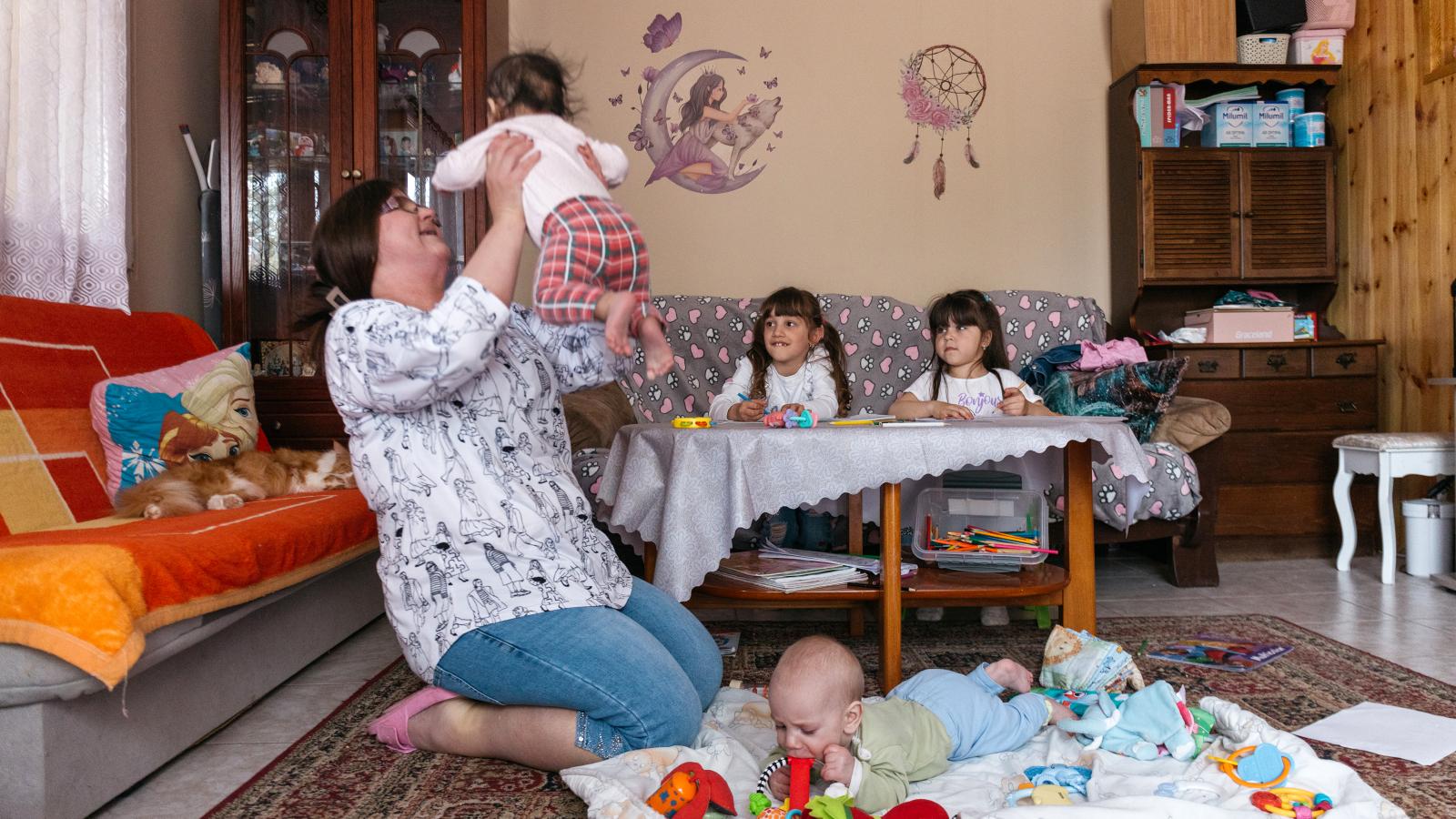 Jenei Ilona több babának is nevelőszülője. Nem minden kicsi ilyen szerencsés