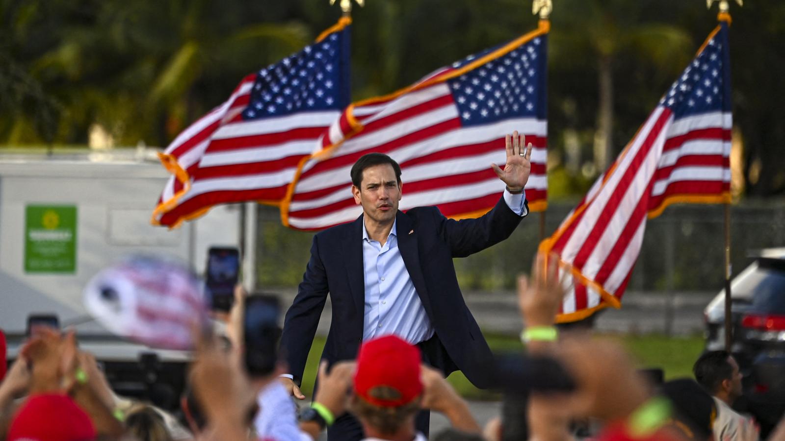 Az alelnöki pozíció reményében az olyan ellenségekből, mint Marco Rubio is barátok válhatnak