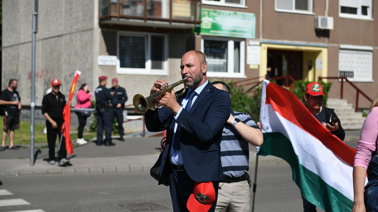 Szabó Bálint a Magyar-Kínai Két Tanítási Nyelvű Általános Iskola előtt is várta a kínai elnököt