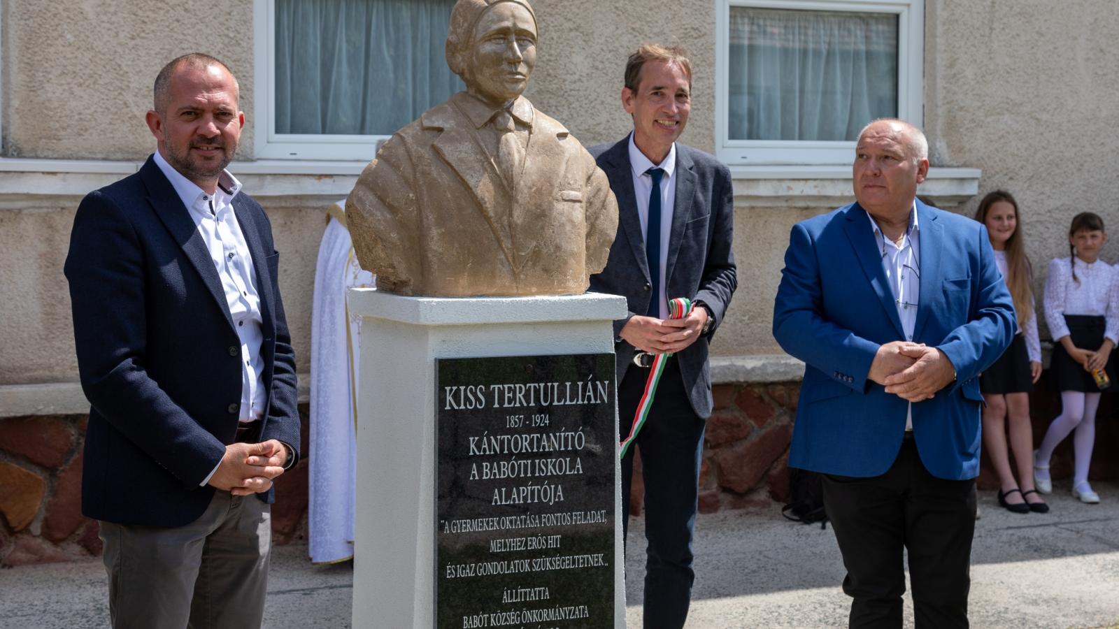 Az eseményen részt vett Gyopáros Alpár országgyűlési képviselő, a dédunoka, Kiss Róbert Richard és Molnár János, Babót polgármestere