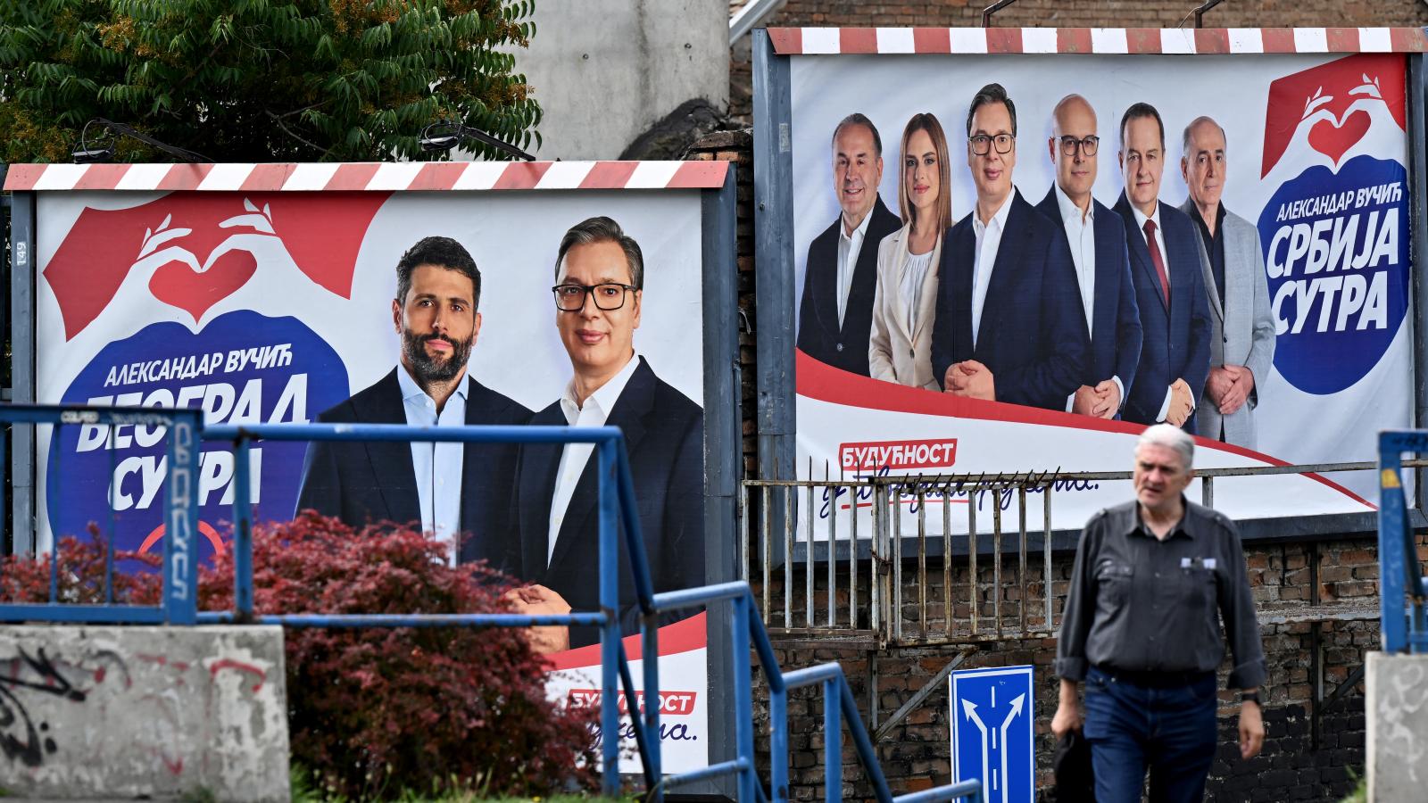 Belgrádot is ellepték a választási plakátok az elmúlt hetekben