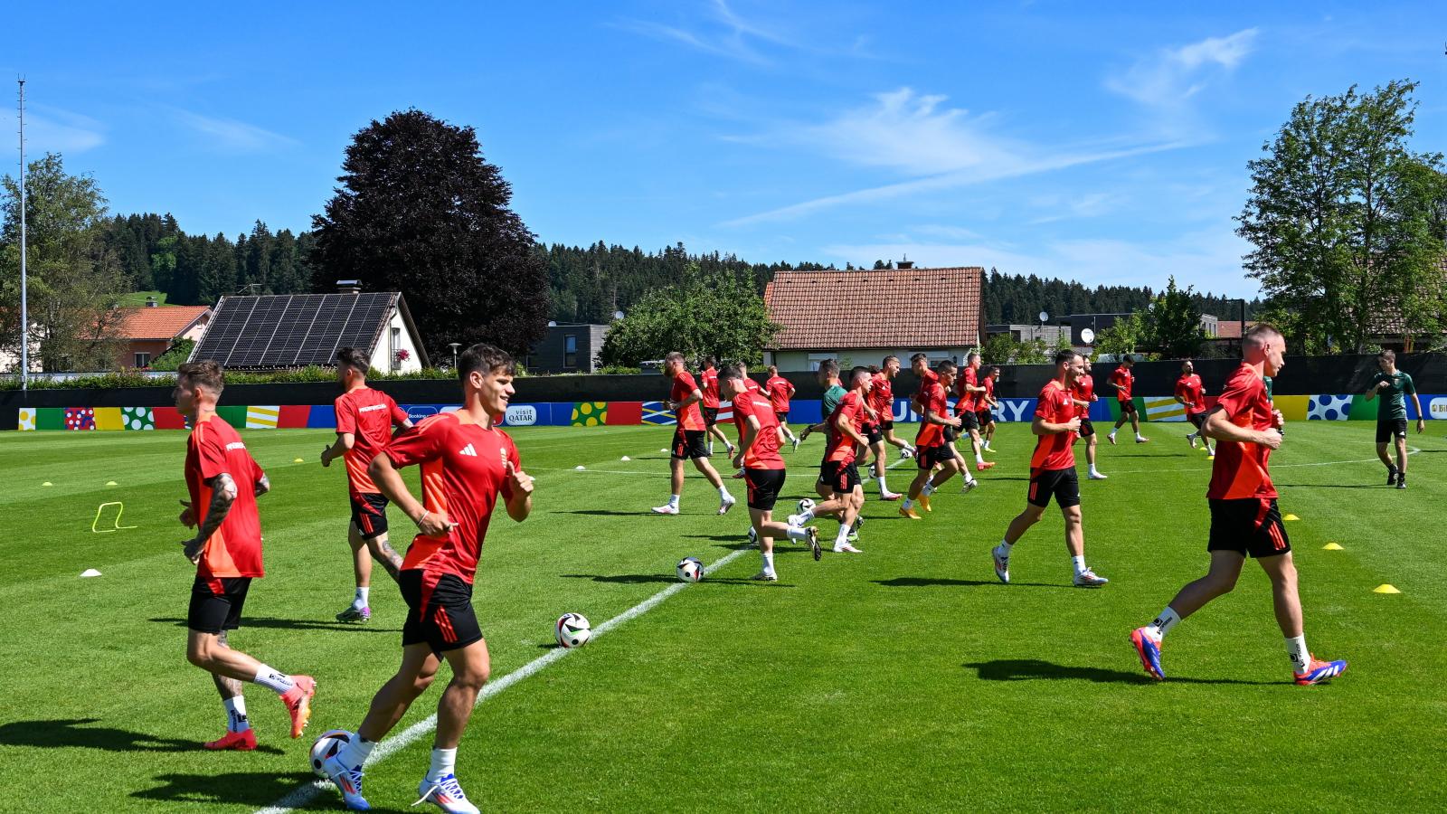 Nego Loic és Balogh Botond korábbi sérülései miatt kihagyta a keddi edzést, egyikük sem fog játszani, a többieknek viszont vissza kell térniük a korábbi szervezett és fegyelmezett védőjátékhoz