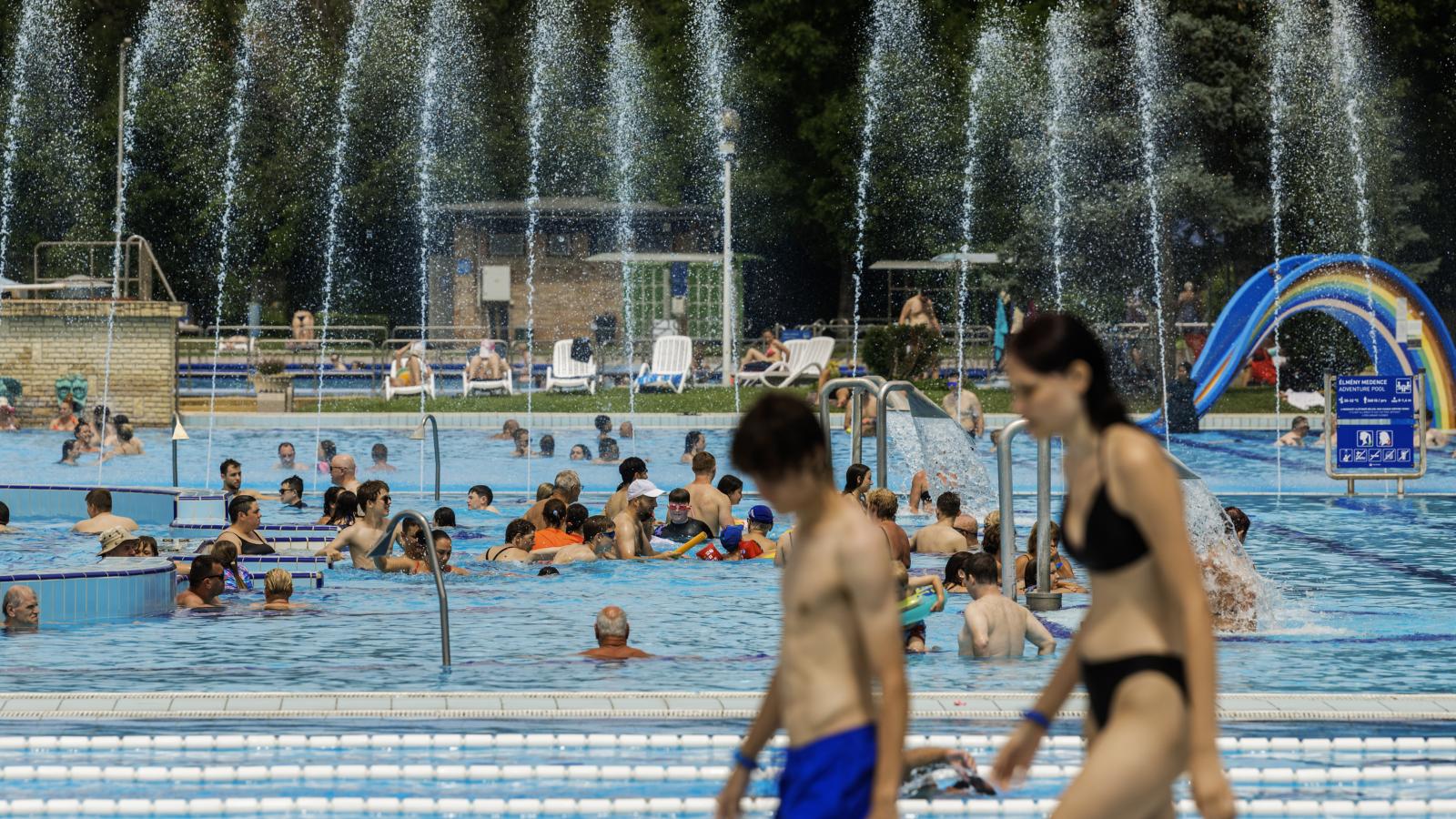 A Palatinuson hétvégén 15 300 forint a négyfős családi belépő