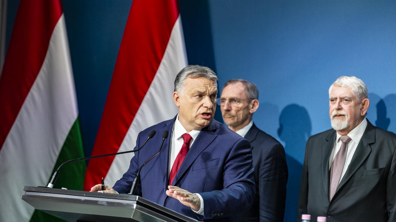 Orbán Viktor, Pintér Sándor és Kásler Miklós az operatív törzs ülése után sajtótájékoztatón 2020. március 5-én 