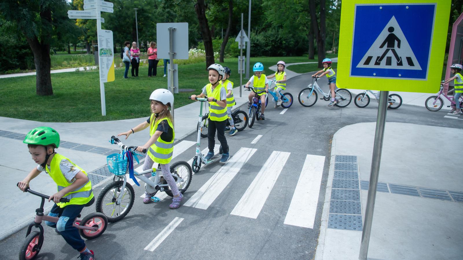 Már kisgyermekkorban el kell kezdeni a biztonságos közlekedésre nevelést