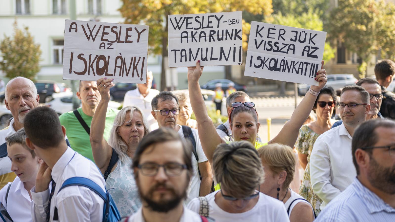  A felmérés alapján az iskolák bezárása elleni tiltakozások csak a jéghegy csúcsát jelentik: nagyon sokan értenek egyet a demonstrálókkal