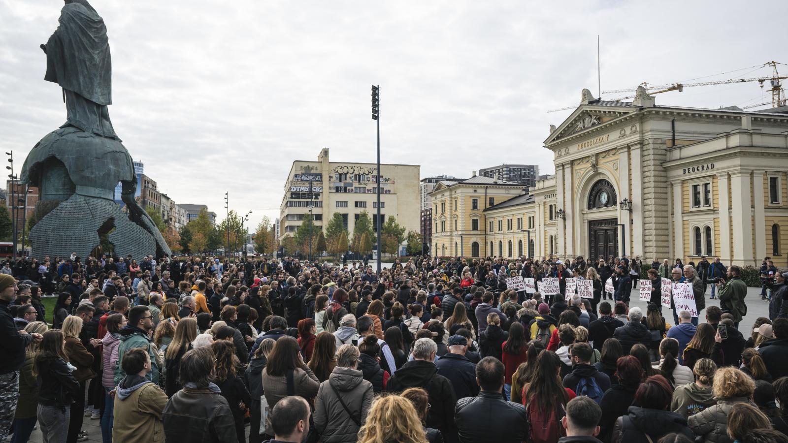 Az újvidéki tragédia felelőseinek lemondását követelő tüntetők vasárnap Belgrádban