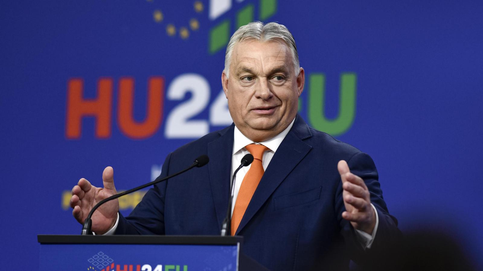 Orbán Viktor harccal fordítaná békepártivá az EU-t