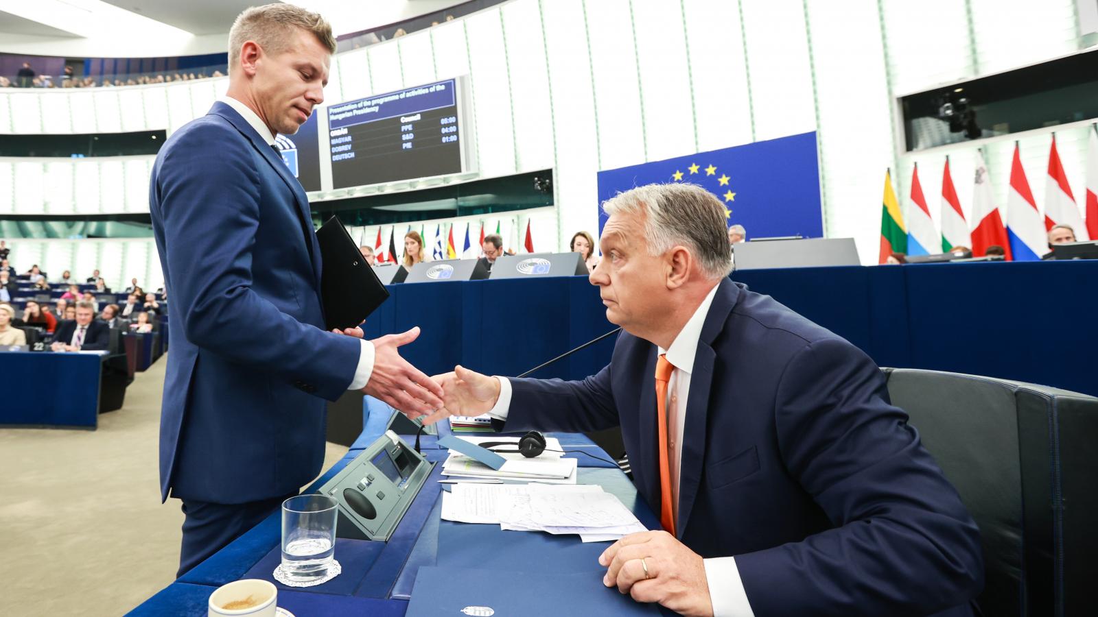 Szemtől szemben Magyar Péter és Orbán Viktor Strasbourgban. Kemény csata várható