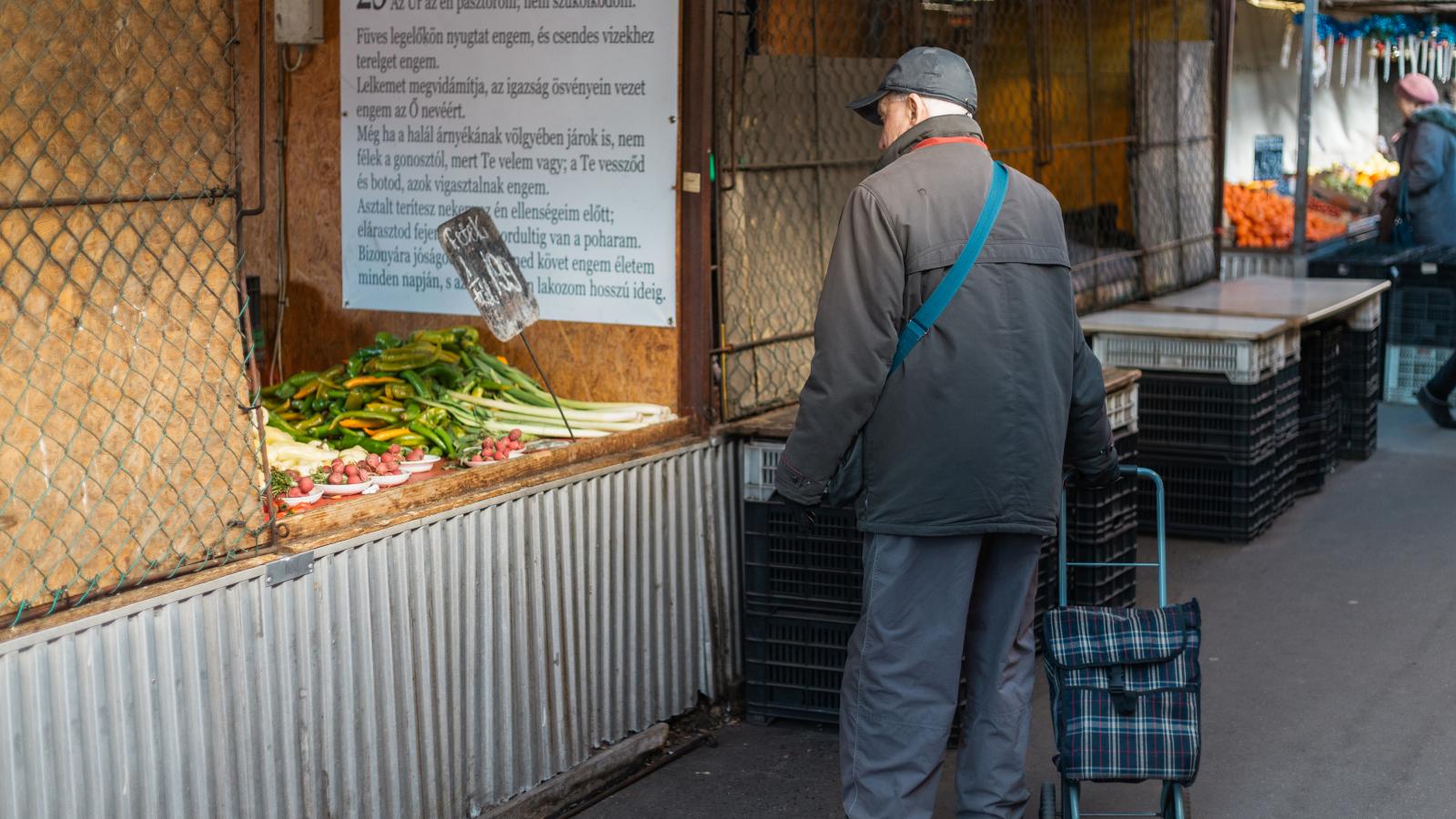 Félmillió nyugdíjas él kevesebb mint 140 ezer forintból havonta