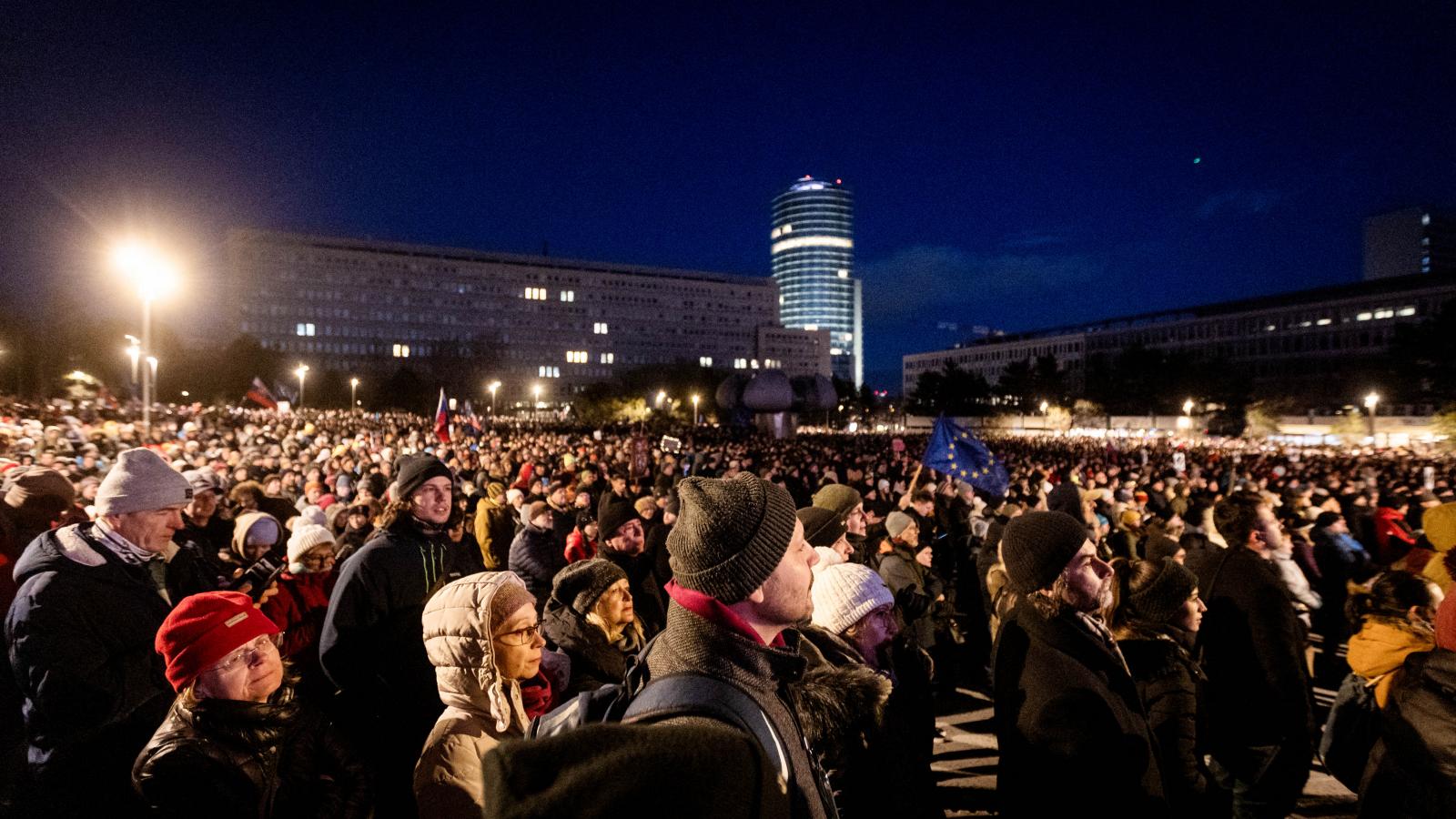 Tüntetést tartottak a pozsonyi Szabadság téren 2025. január 10-én