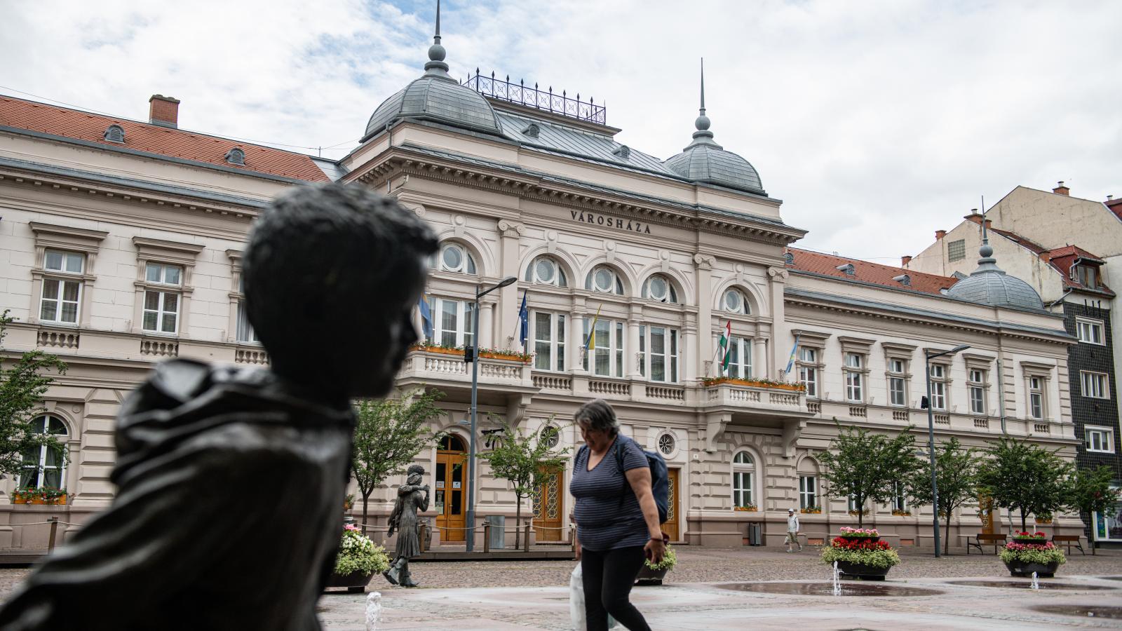 A szolnoki városháza. Milliárdokat von el a Fidesz-kormány