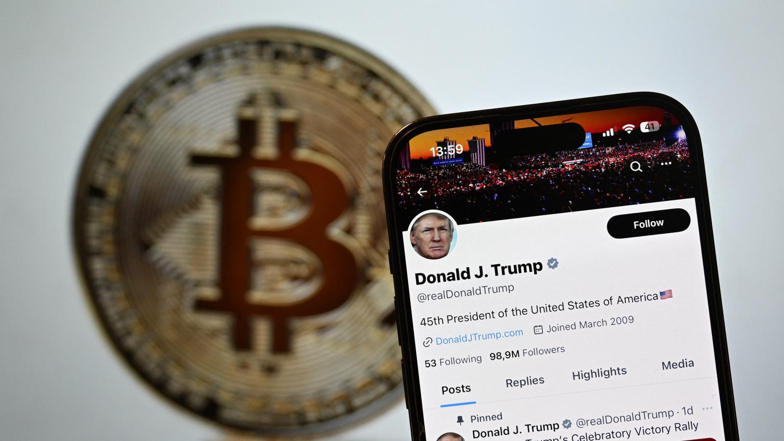 Más kriptovalutáktól eltérően a Trump-coin- tulajdonosok a reményt vették meg