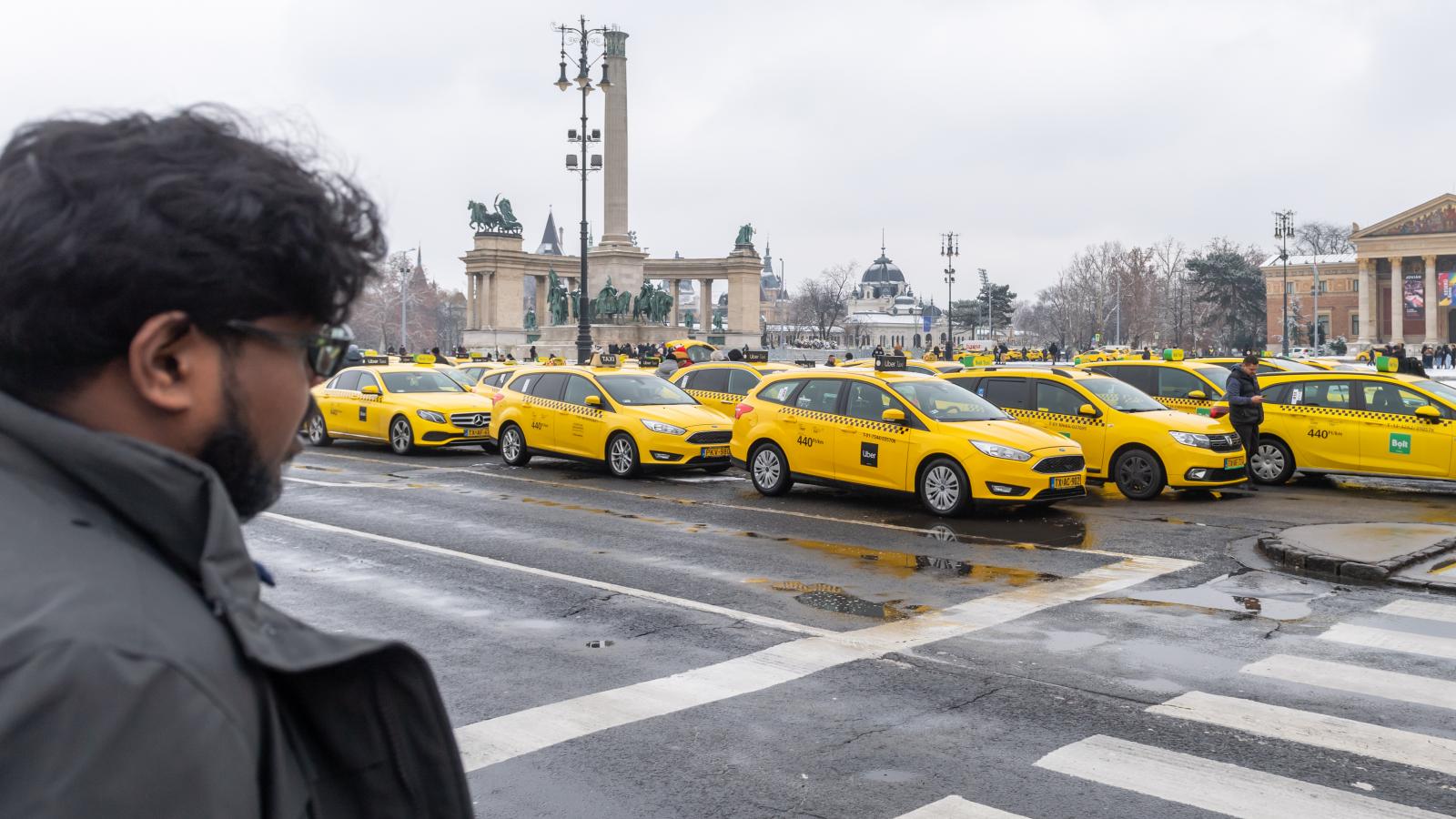 A taxisok indították el a lavinát, és még most sem elégedettek