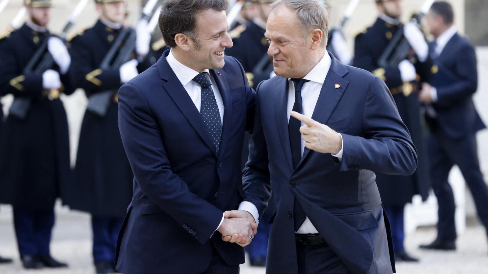 Emmanuel Macron térségünkből Donald Tusk lengyel kormányfőt fogadta