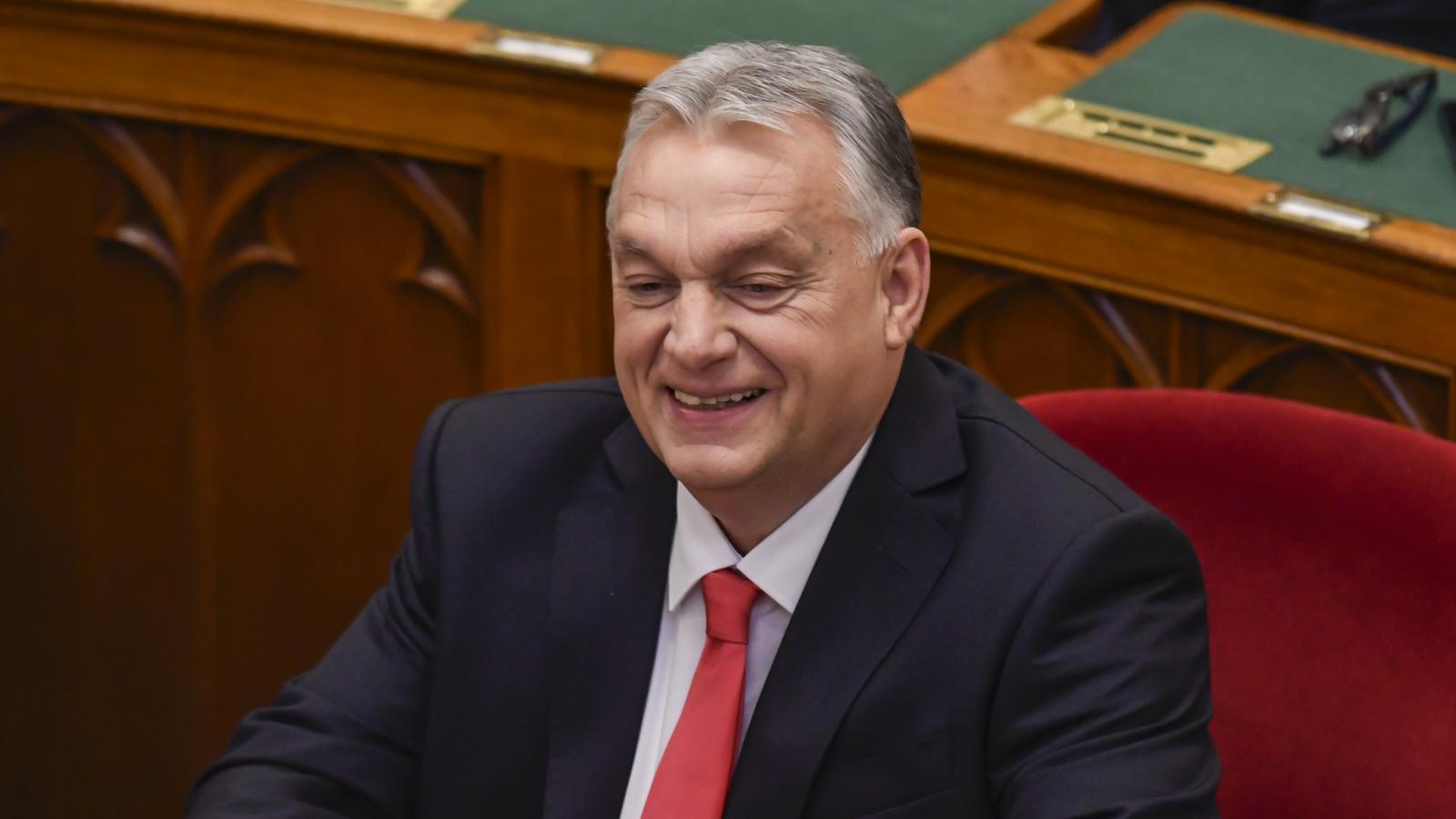 7,1 millió forintra nő Orbán Viktor fizetése márciustól