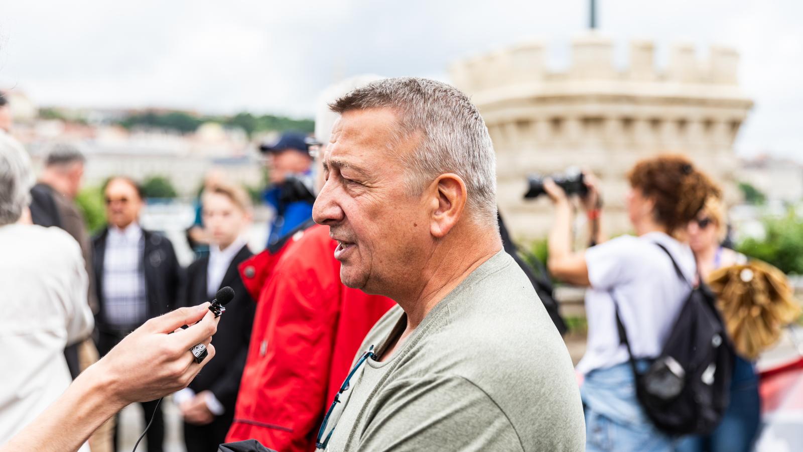 Bayer Zsolt listázása továbbra is jogellenes a tüntető bírák szerint