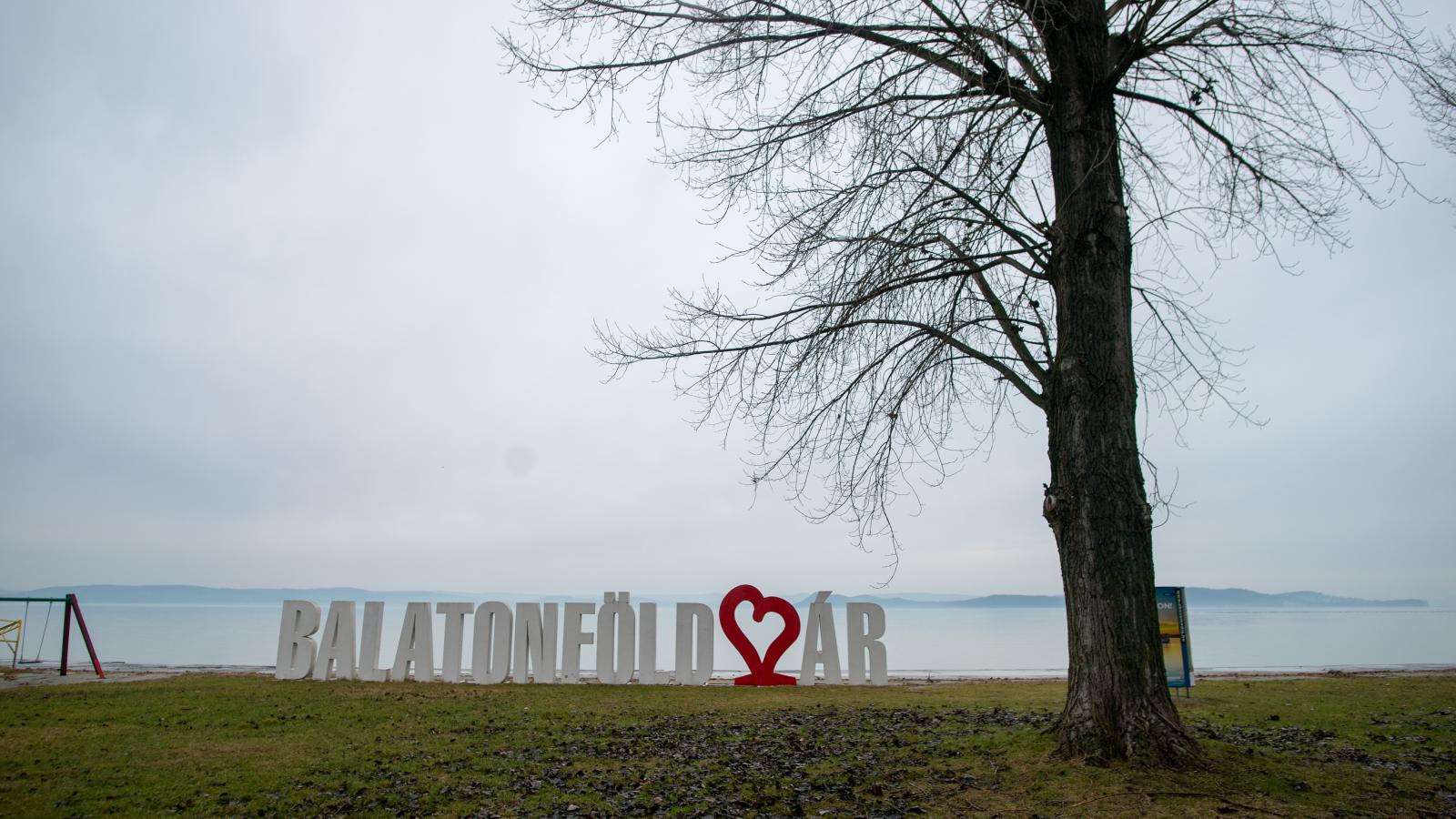 Alkualappá tette Balatonföldvár fideszes polgármestere a 3,4 milliós járandóságát a helyi politikai csatákban