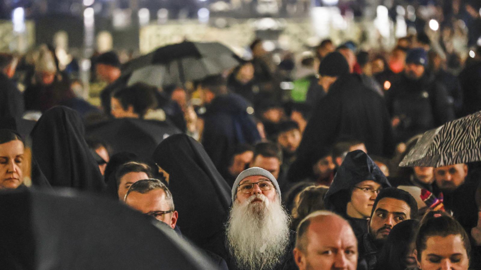 Ferenc pápa jól pihent éjszaka, folytatódik a kezelése