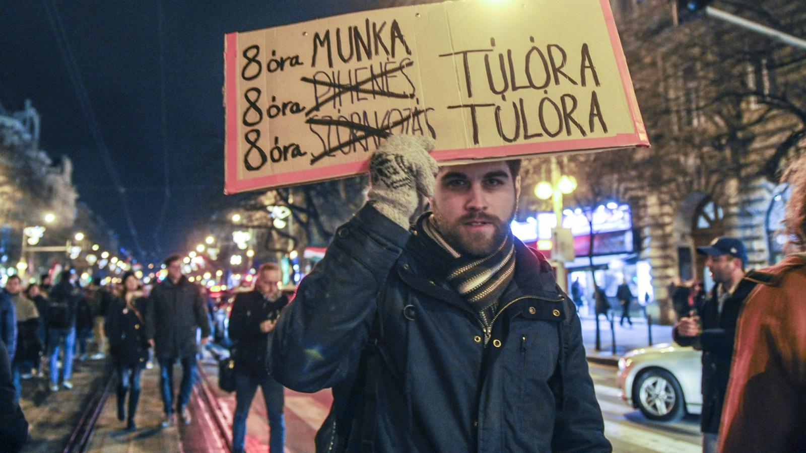 Az osztályharc a tőkét is védte, hiszen megakadályozta, hogy a gazdagság forrása, a munkás munkaereje végképp leépüljön. Ma kevesebb a korlát, így a rendszer akadálytalanul tud önmaga ellen dolgozni