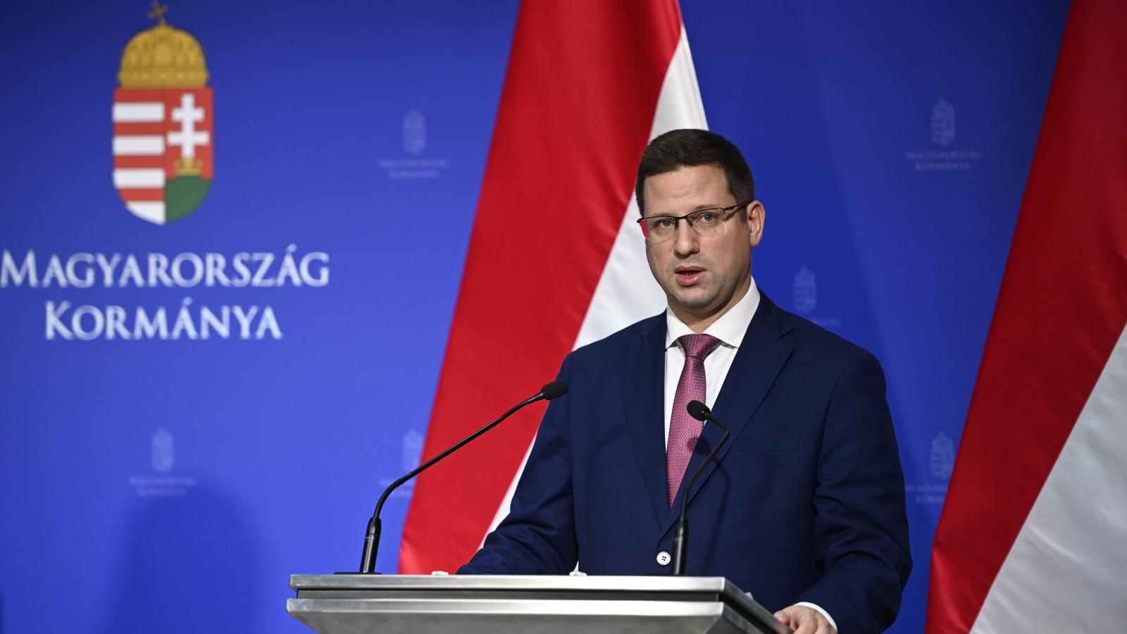 Gulyás Gergely szerint nem vetődött fel, hogy Mészáros Lőrinc láncfűrésszel csökkentse a magyar bürokráciát