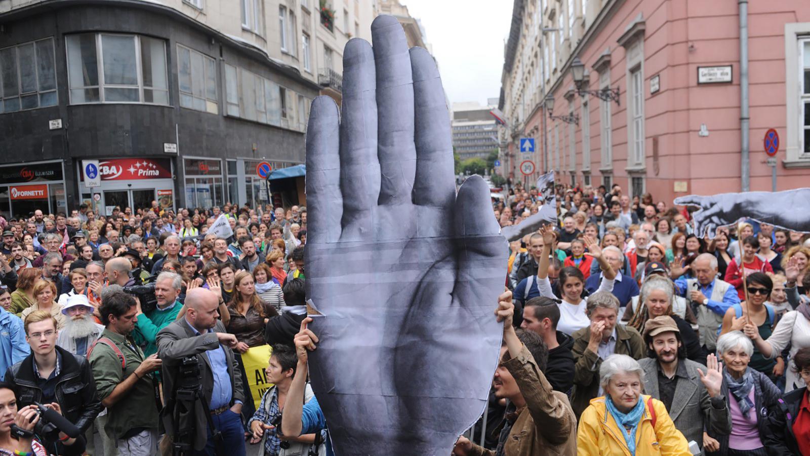 Teli rüszttel megy neki a népének Orbán Viktor