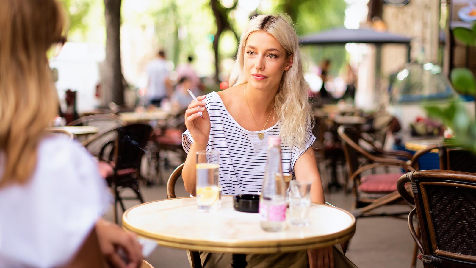 Egy új kutatás szerint a nők tényleg többet beszélnek, mint a férfiak