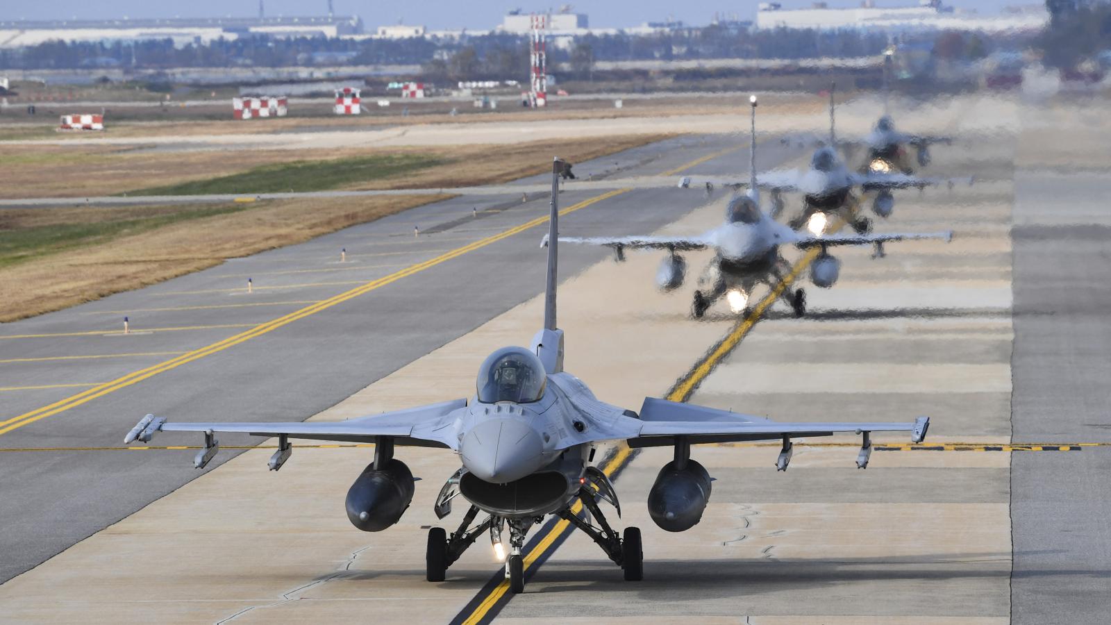 Egy vadászgép véletlenül bombázni kezdett egy lakott területet Dél-Koreában, 7-en megsérültek