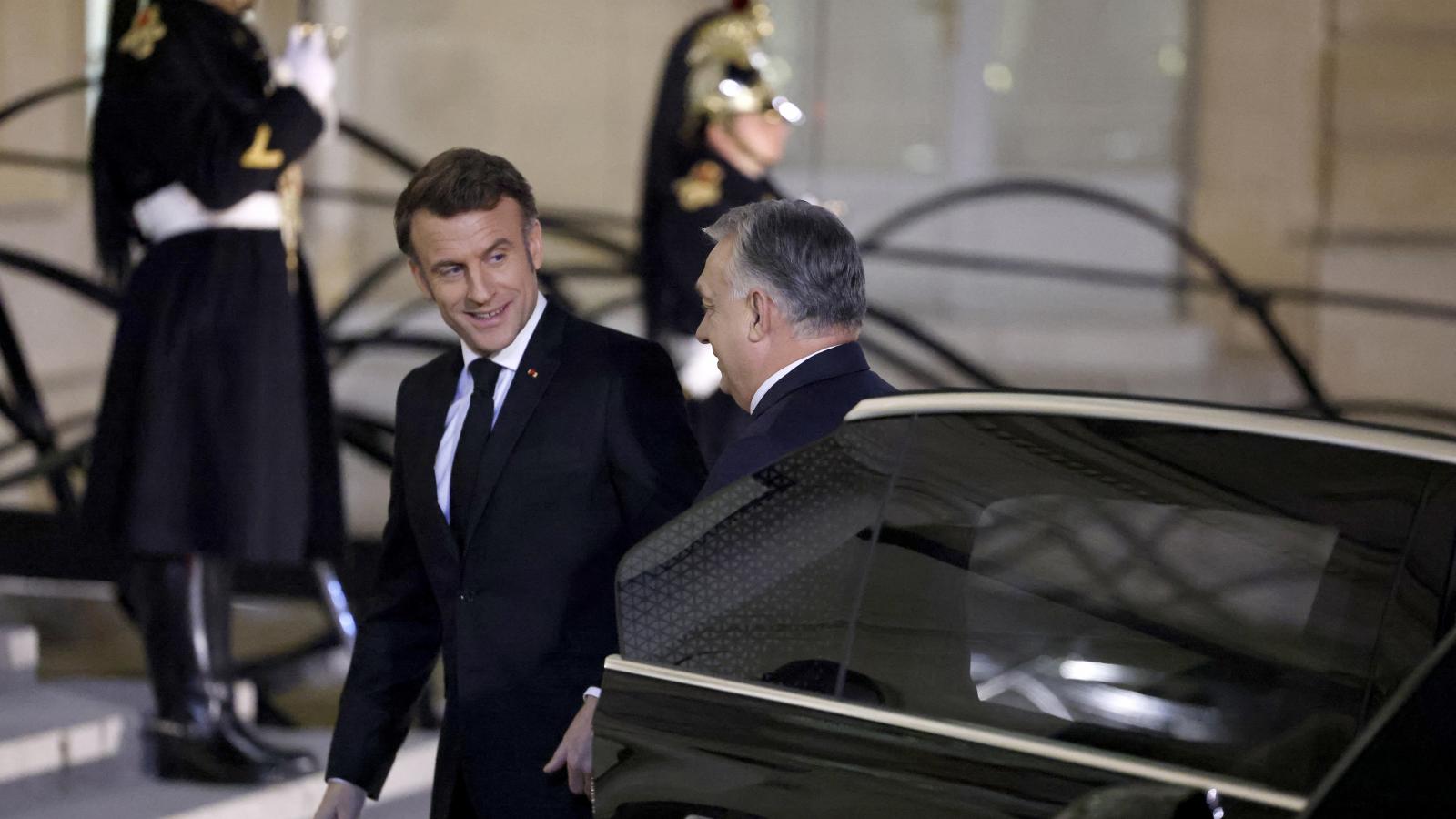 Orbán Viktor százmillió forintos páncélozott BMW-vel ment tárgyalni Emmanuel Macronhoz