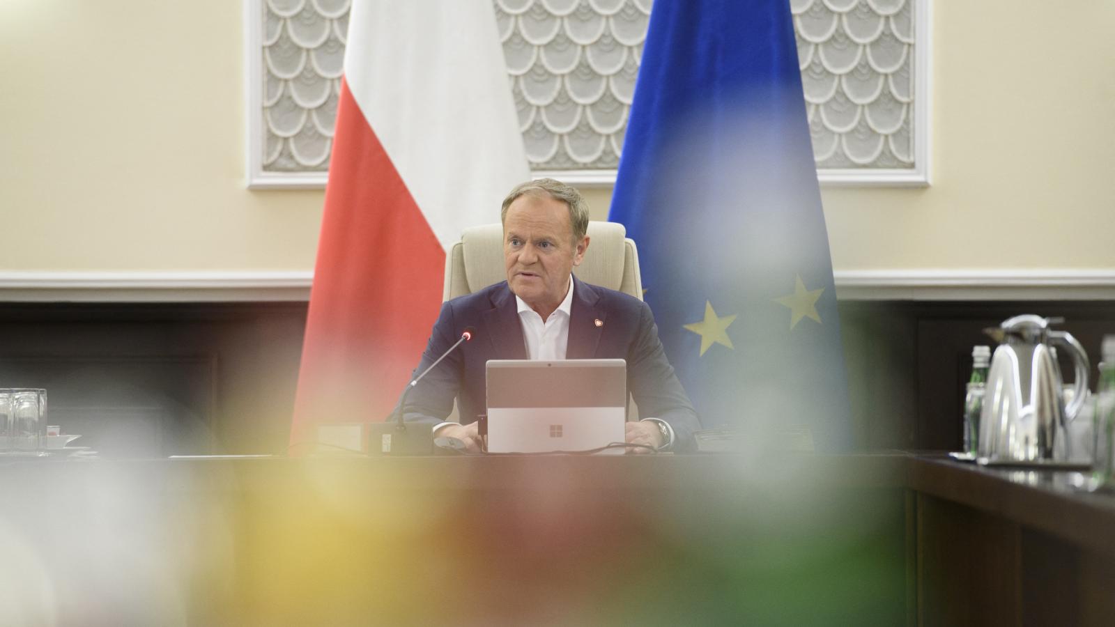 Donald Tusk: 2027-től már évi százezer önkéntes katonát képeznek ki Lengyelországban, félmillió főre emelik a hadsereg létszámát