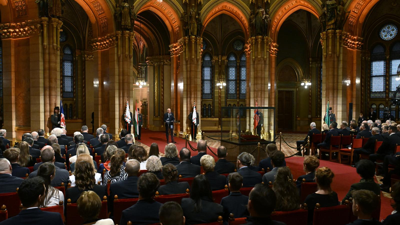 Palkovics László és Pokorni Zoltán megkapta a Magyar Érdemrend parancsnoki keresztjét a csillaggal